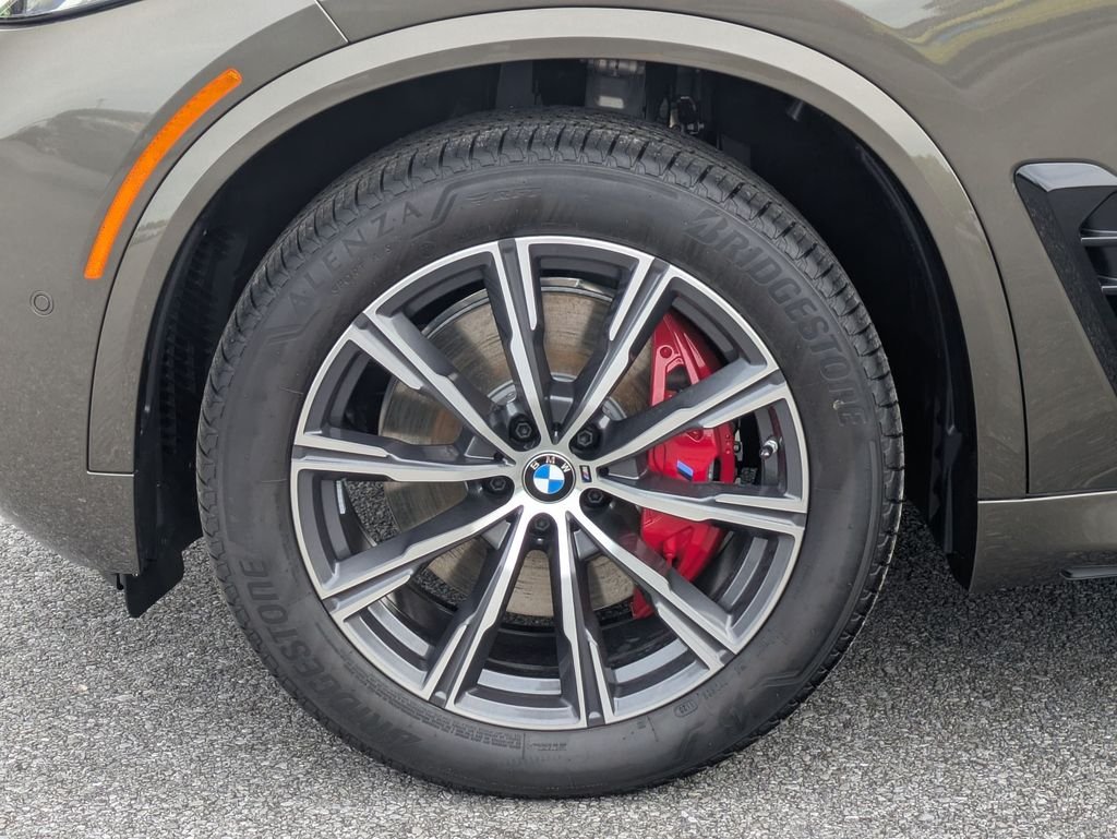 New 2026 Manhattan Green Metallic BMW xDrive40i image 9