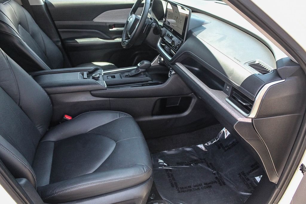 Used 2024 White Toyota Platinum image 18