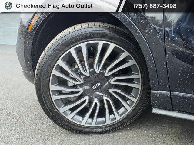 Used 2022 Black Metallic Lincoln Standard image 13
