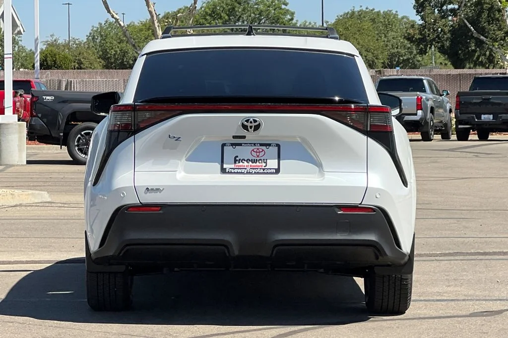 New 2026 Wind Chill Pearl Toyota XLE image 5