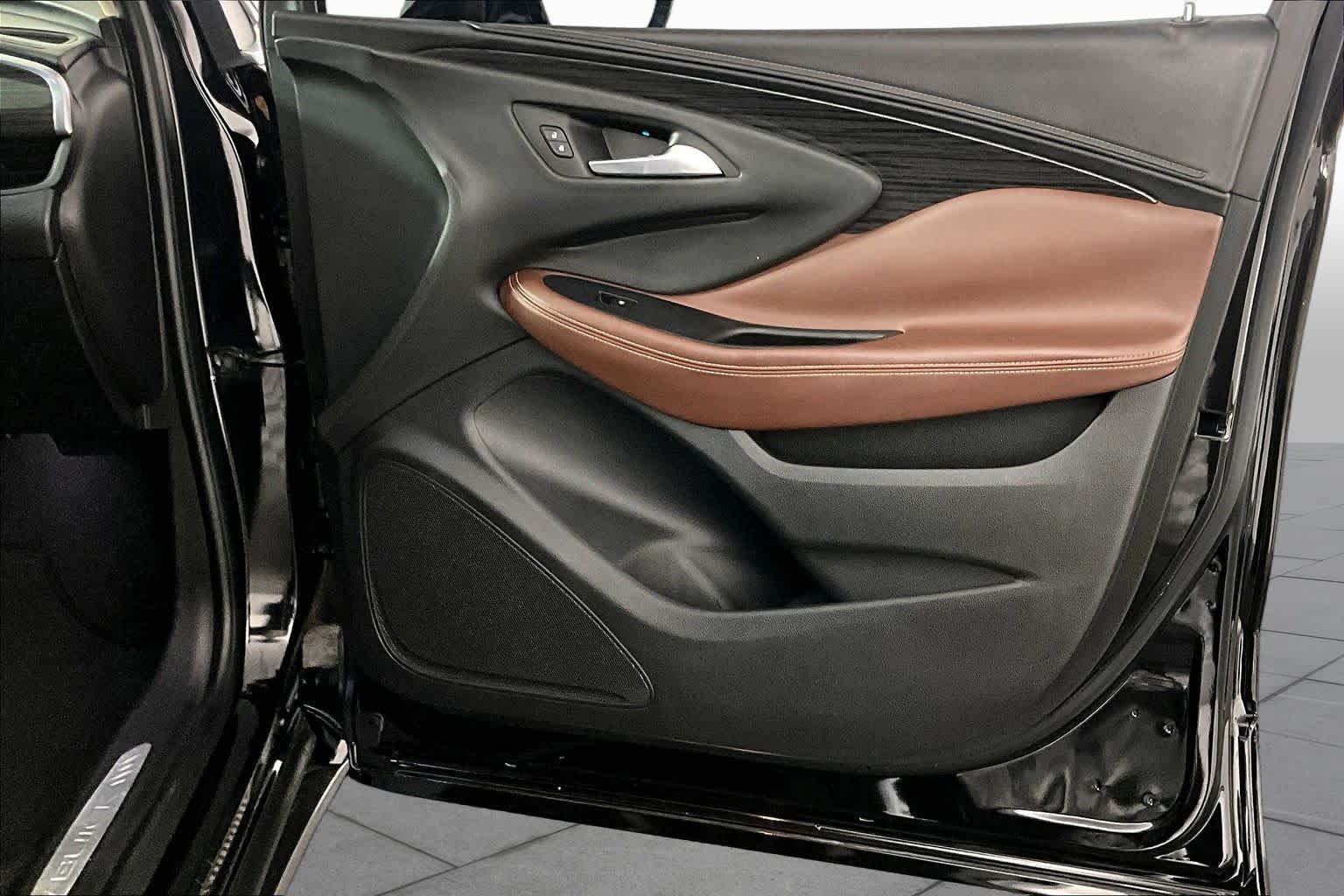 Used 2017 EBONY TWILIGHT METALLIC Buick Essence image 21