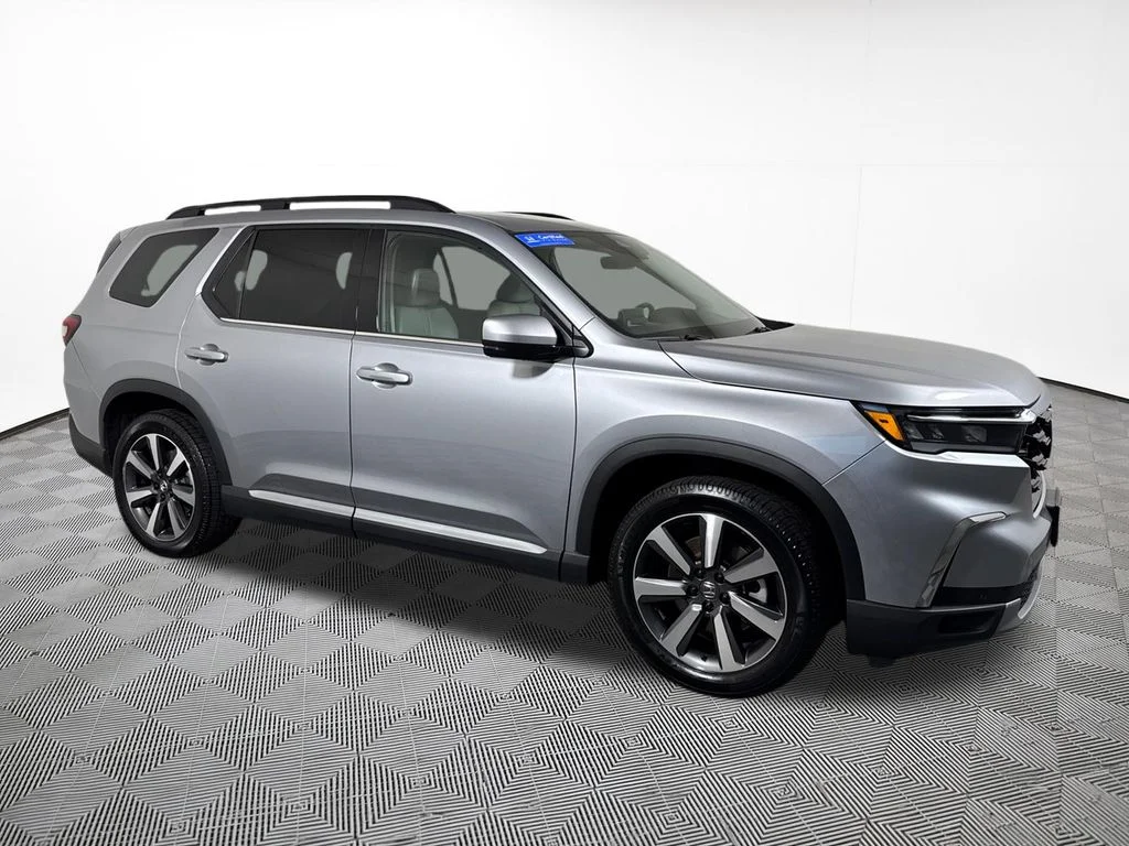 Certified Used 2024 Silver Honda Touring image 5