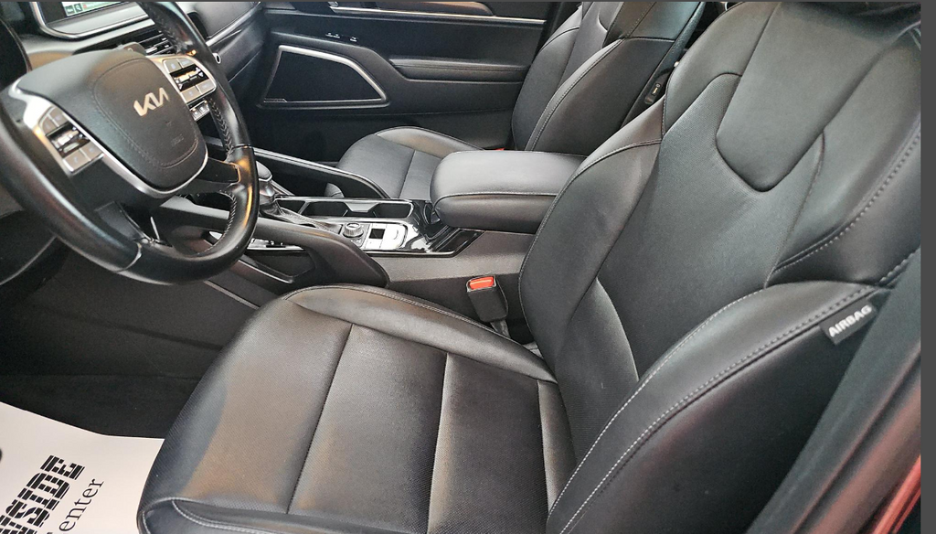 Used 2022 Black Kia LX image 13