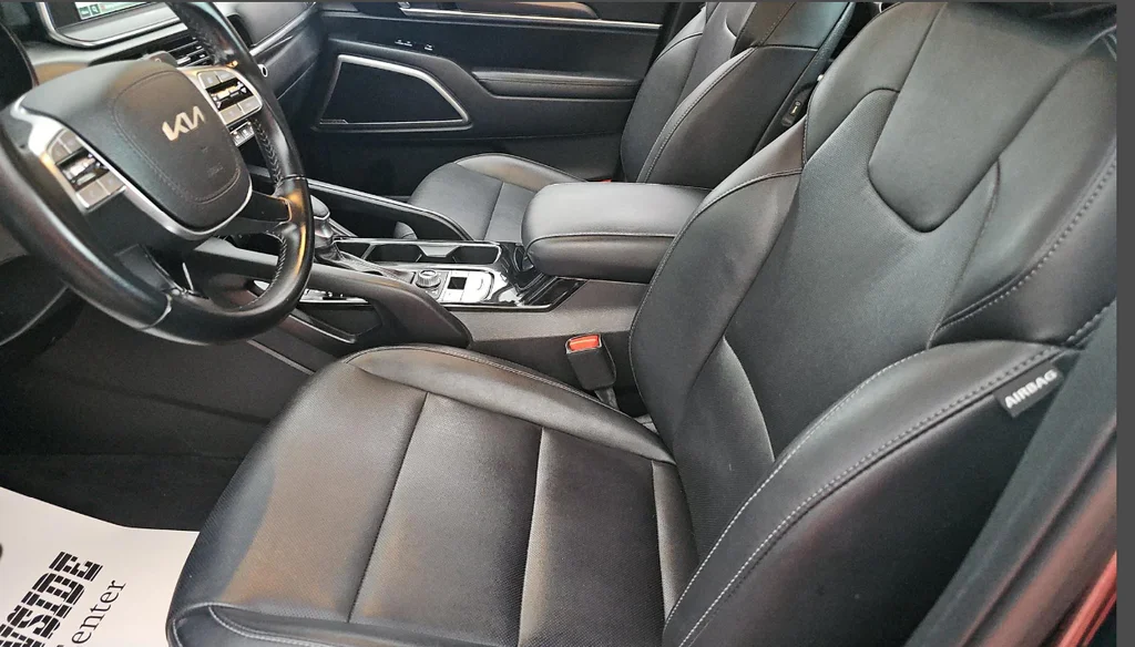 Used 2022 Black Kia LX image 13