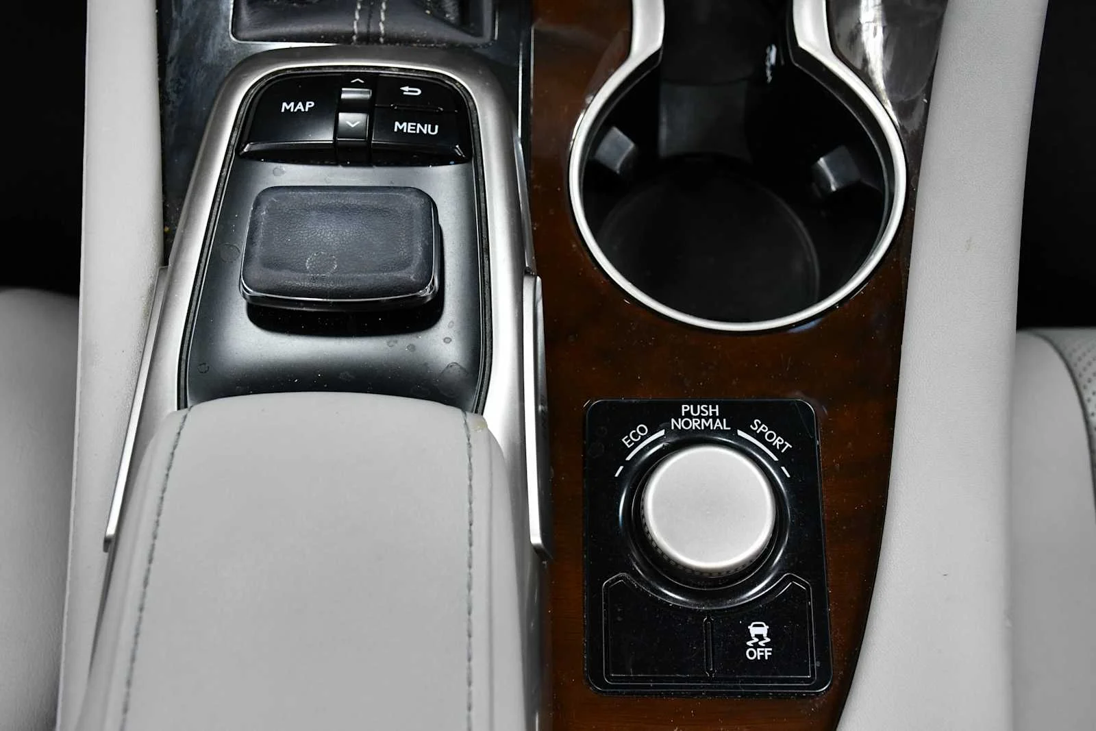 Used 2017 Eminent White Pearl Lexus  image 22