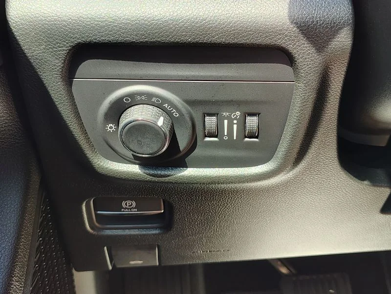 Used 2025 White Jeep Altitude X image 26
