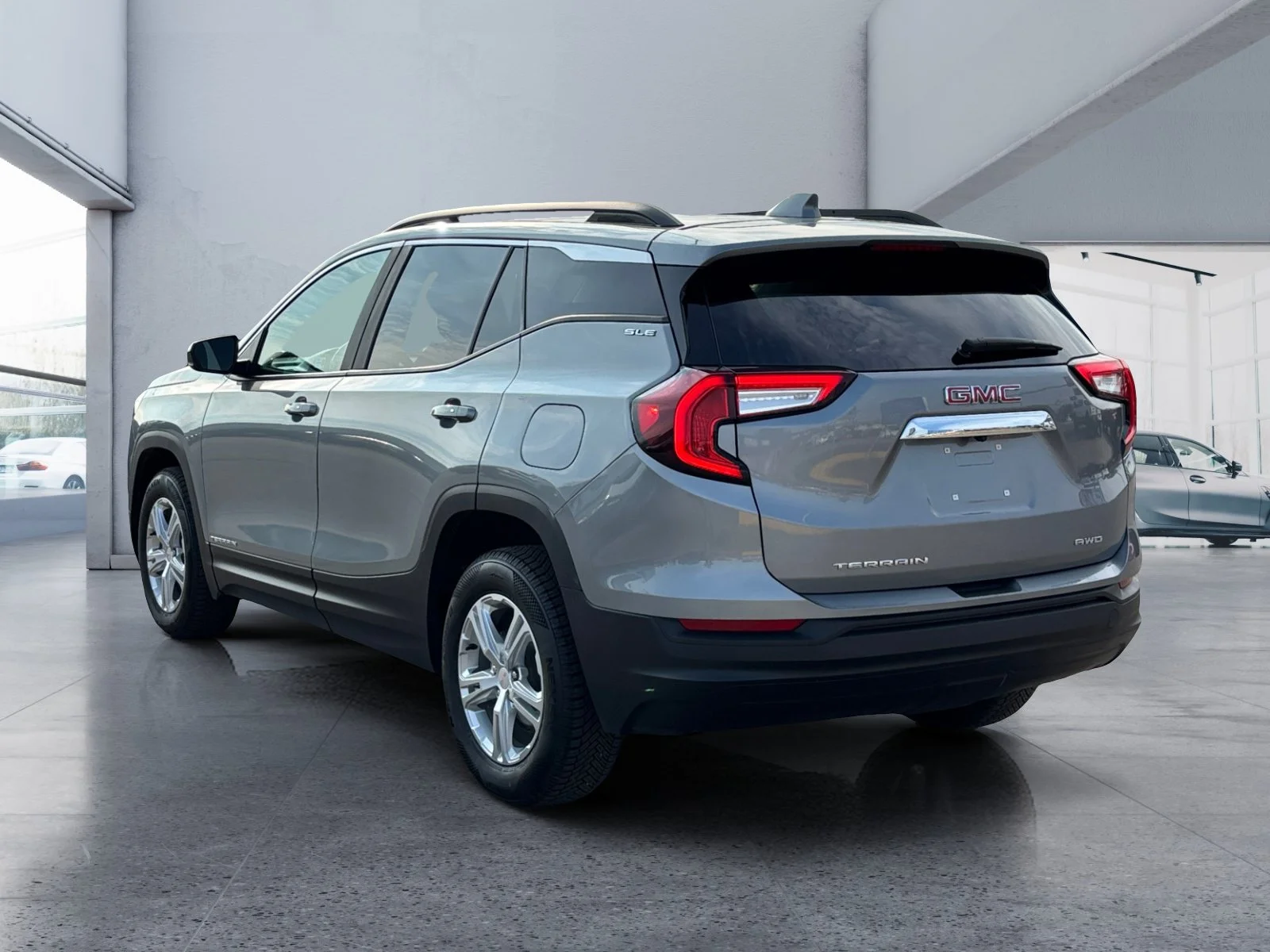 Used 2024 Summit White GMC SLE image 3