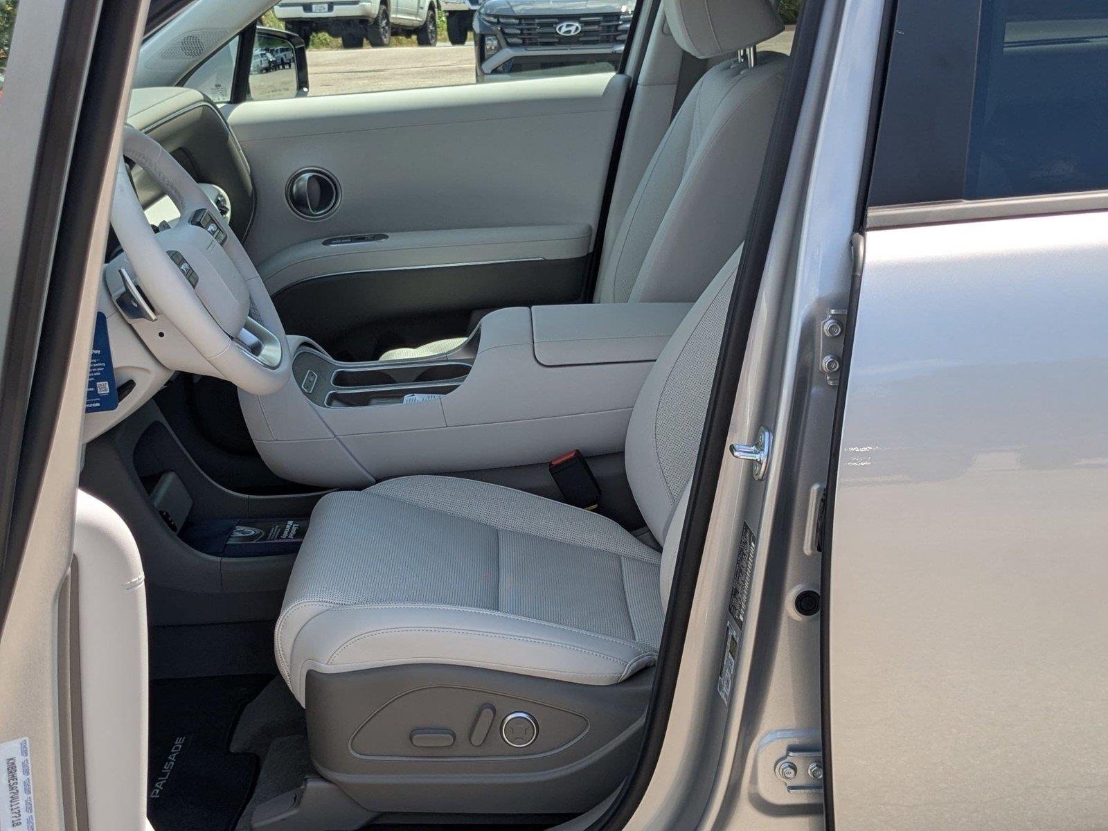 New 2027 Shimmering Silver Hyundai SEL Premium 7P image 11