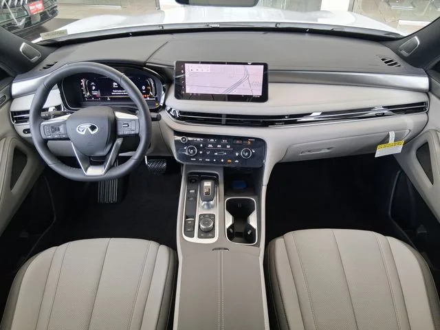 New 2027 RADIANT WHITE INFINITI Luxe AWD image 9
