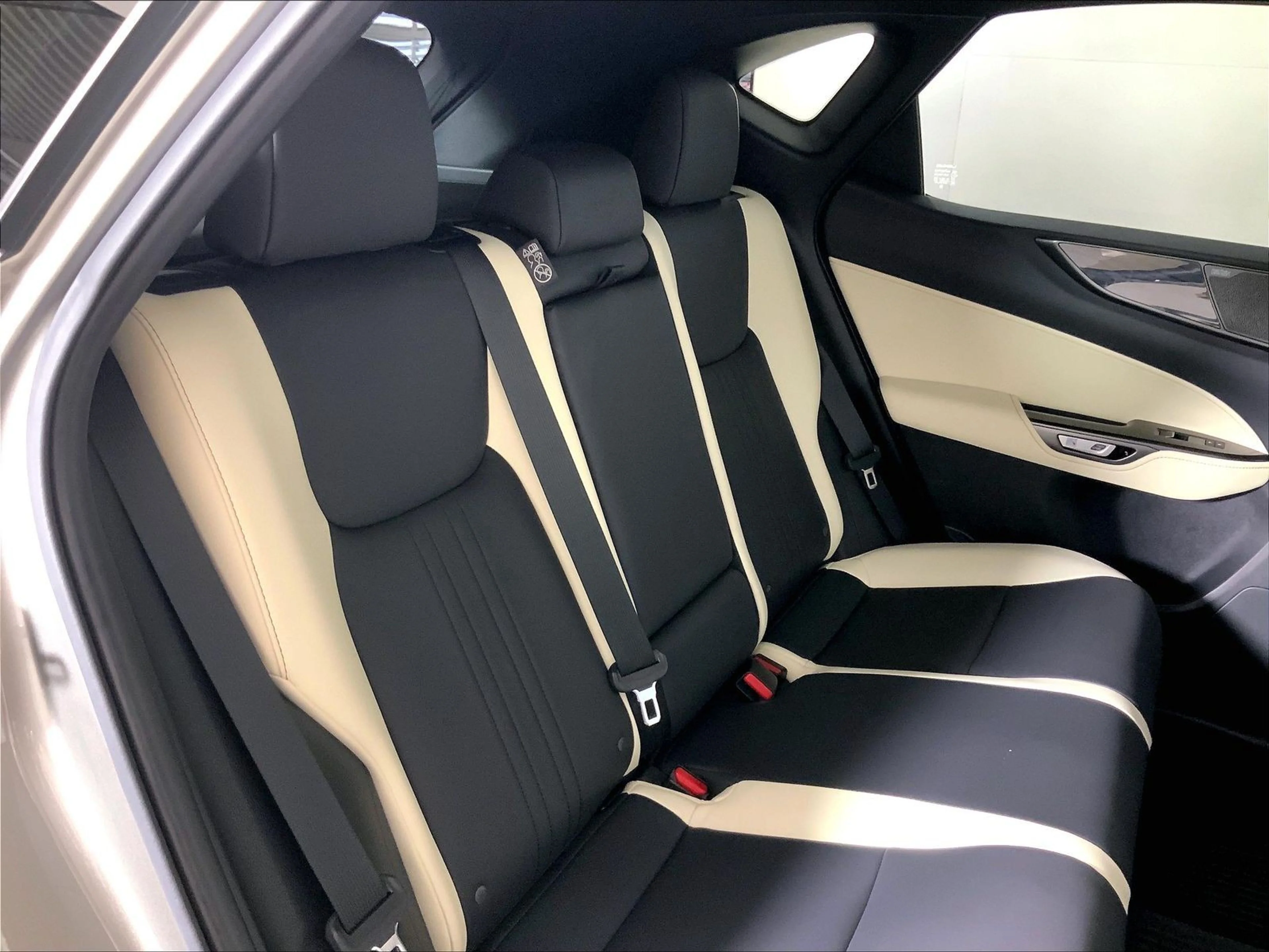 2024 Lexus NX Hybrid 350h - Photo 23