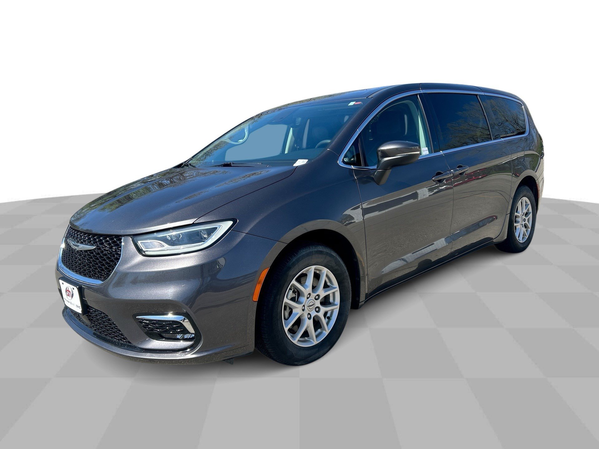 Used 2023 Granite Crystal Metallic Clearcoat Chrysler Touring L image 4