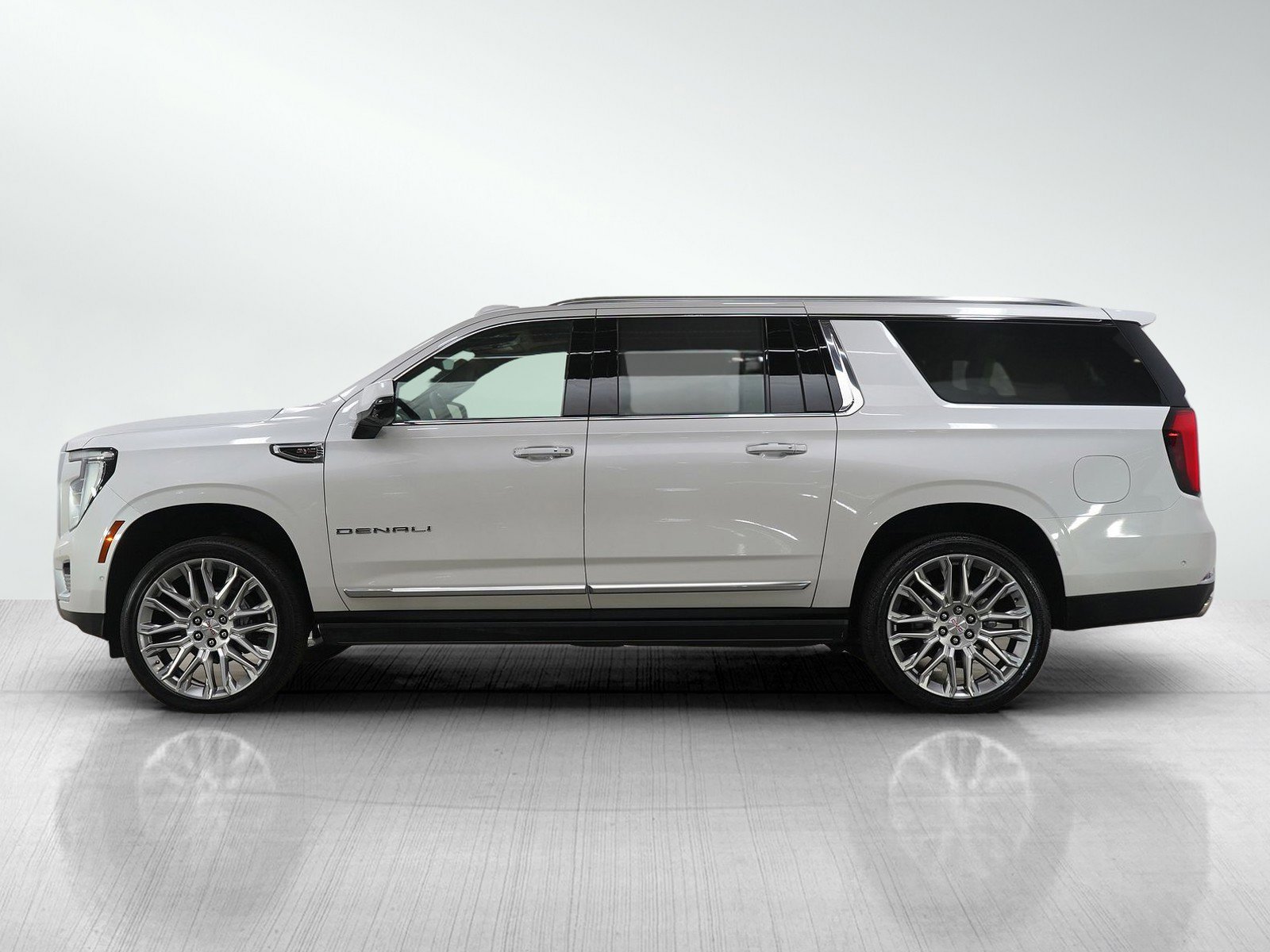 Used 2025 GMC Yukon XL Denali with VIN 1GKS2JRL4SR127097 for sale in Roseville, Minnesota