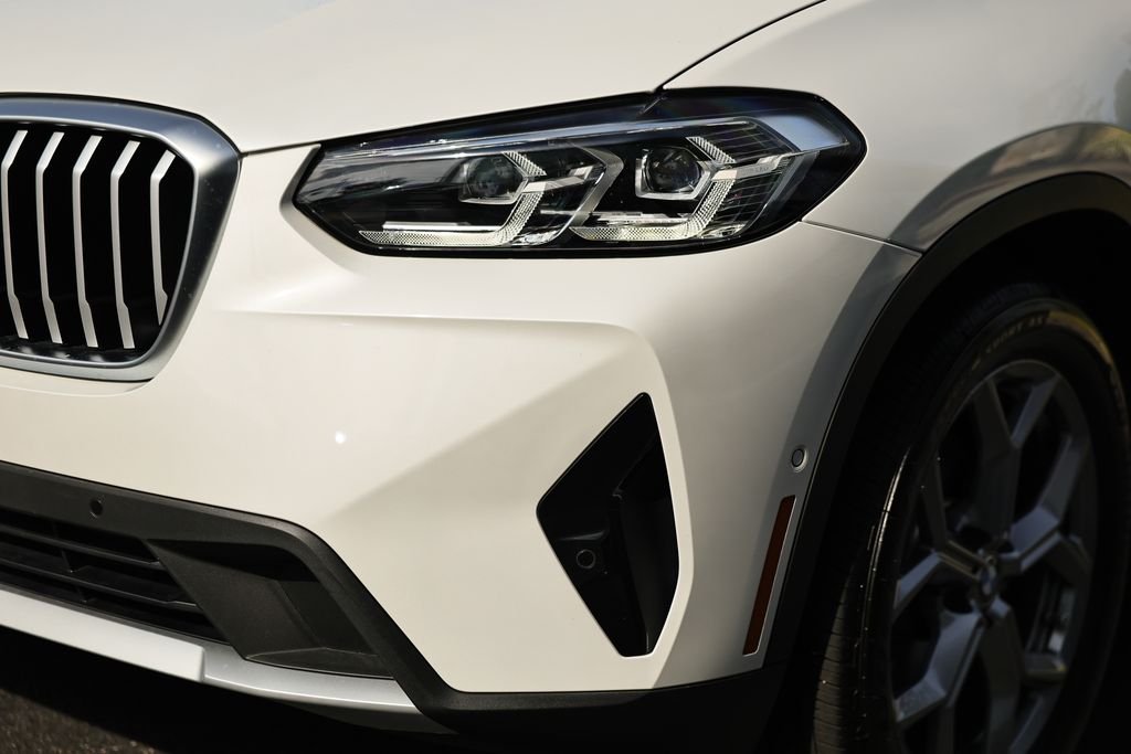 Used 2024 Mineral White Metallic BMW sDrive30i image 12
