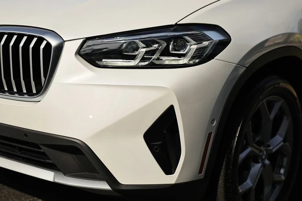 Used 2024 Mineral White Metallic BMW sDrive30i image 12