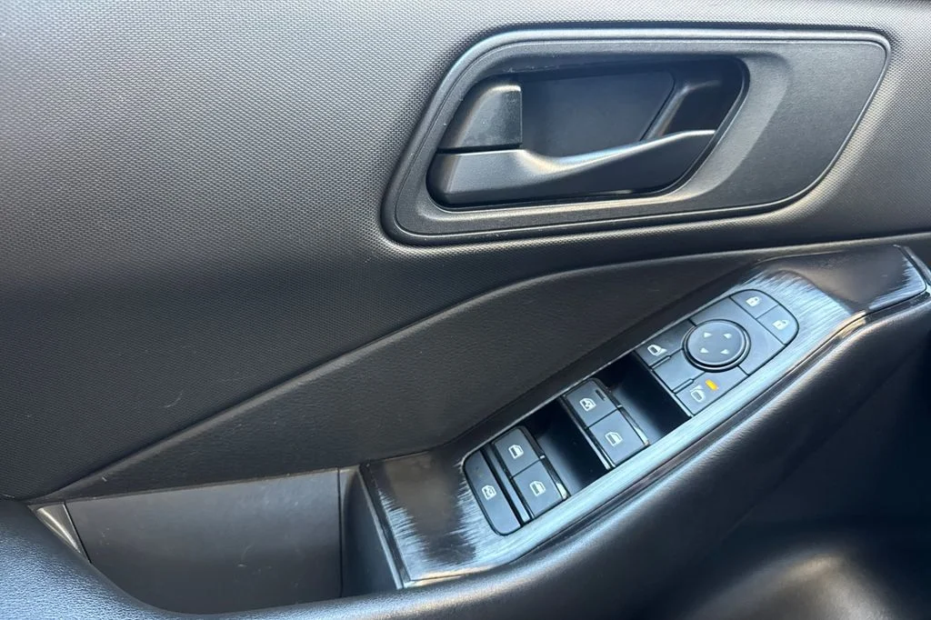 Used 2024 Gray Nissan S image 13