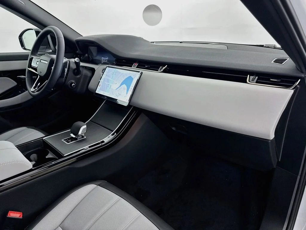 New 2026 Fuji White Land Rover Hoxton Edition image 30