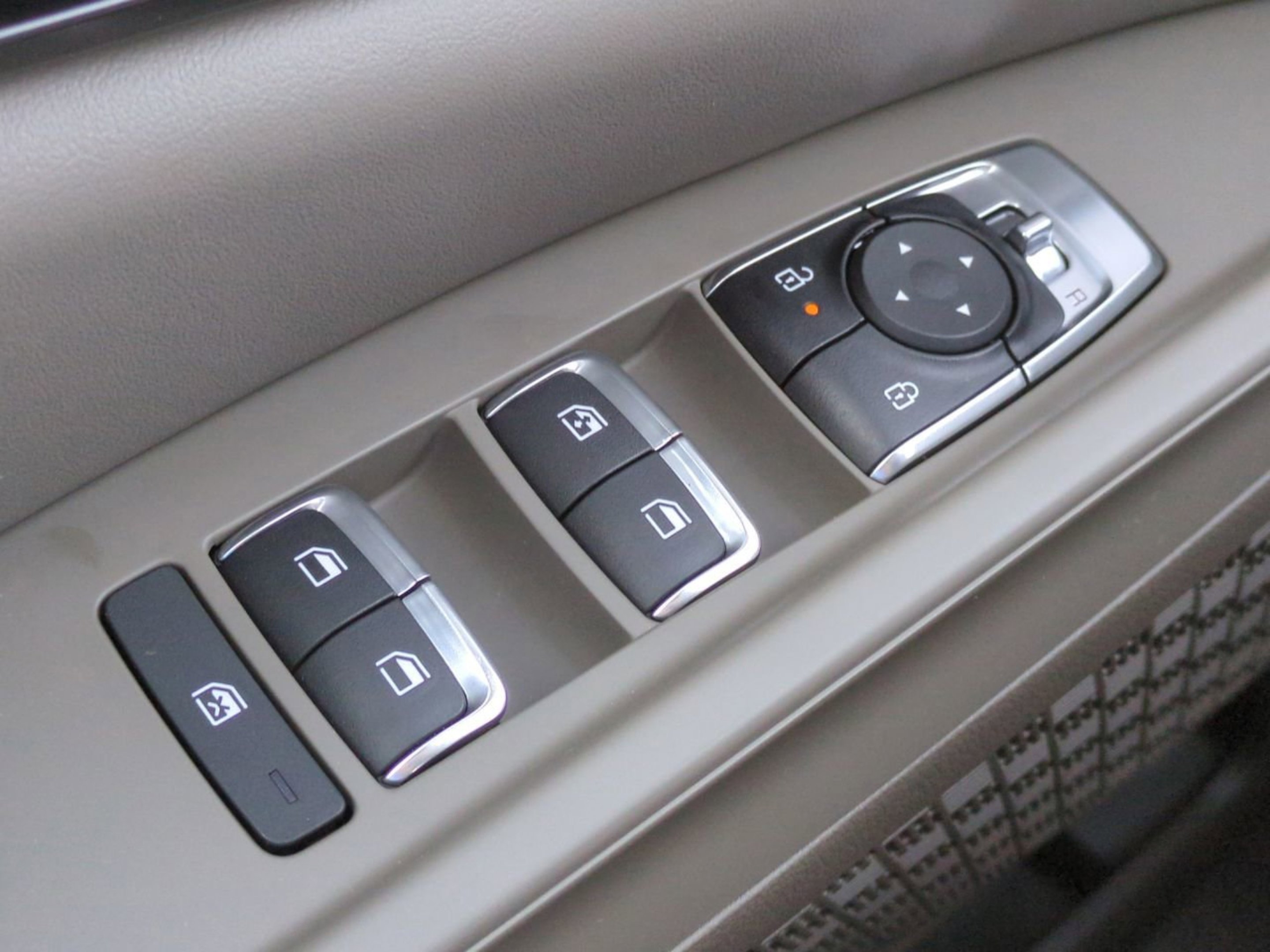 New 2026 Snow White Pearl Kia LXS image 28