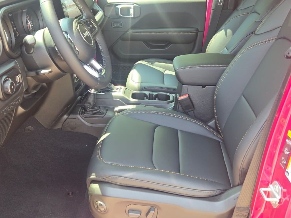 New 2026 Tuscadero Pearl-Coat Exterior Paint Jeep Sahara image 23