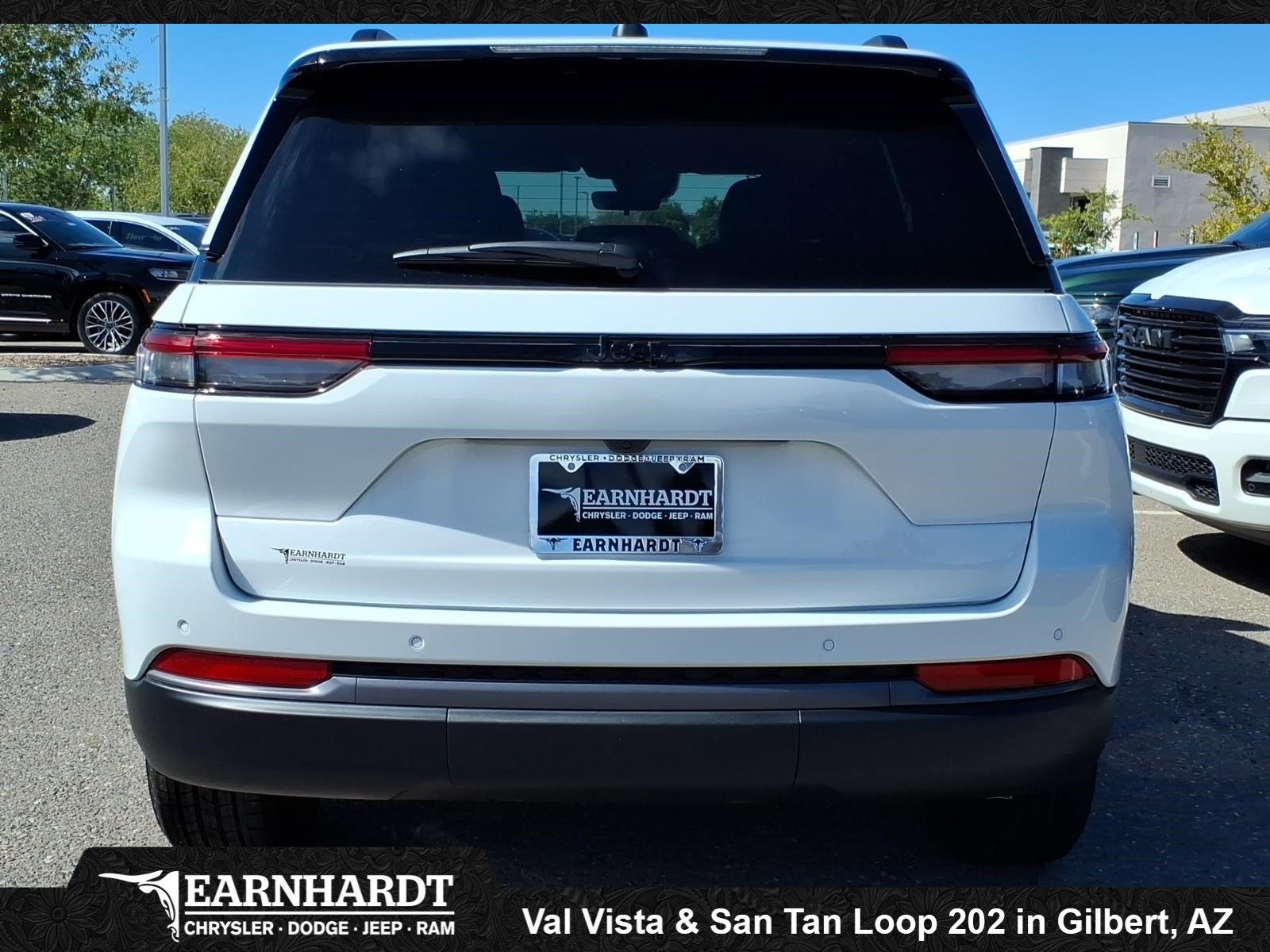 New 2026 Bright White Clear-Coat Exterior Paint Jeep Laredo Altitude image 4