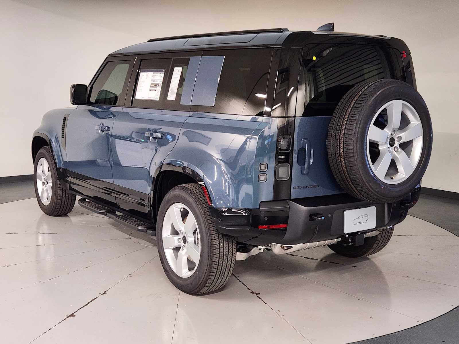New 2026 Tasman Blue Land Rover X-Dynamic SE image 6