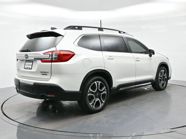Used 2023 Crystal White Pea Subaru Limited image 7