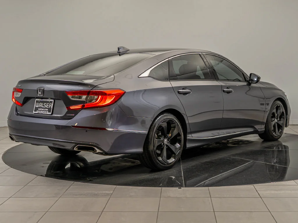 Used 2018 Gray Honda Touring image 10
