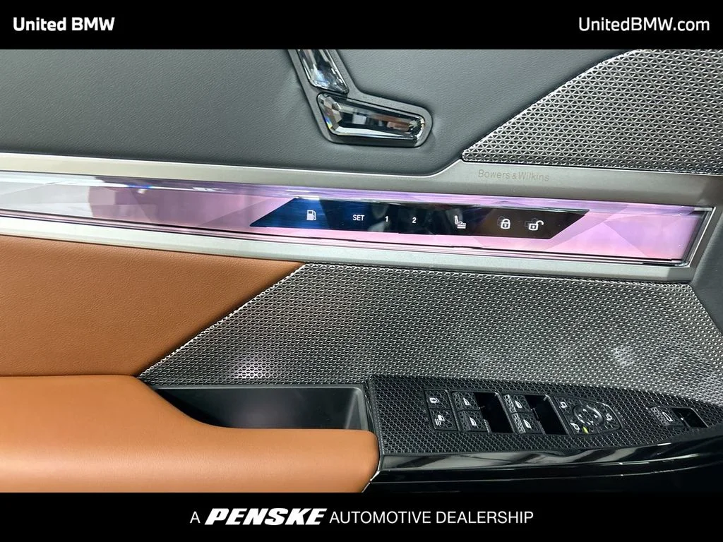 2025 BMW 7 Series 750e - Photo 11