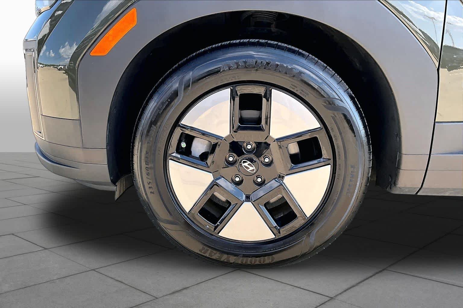 Certified Used 2024 Rockwood Green Hyundai SEL image 10