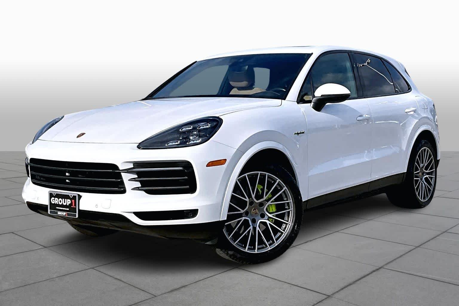 2022 Porsche Cayenne Platinum Edition E-Hybrid's photo
