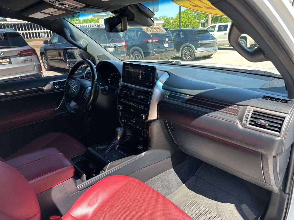 Used 2022 White Lexus 460 image 18