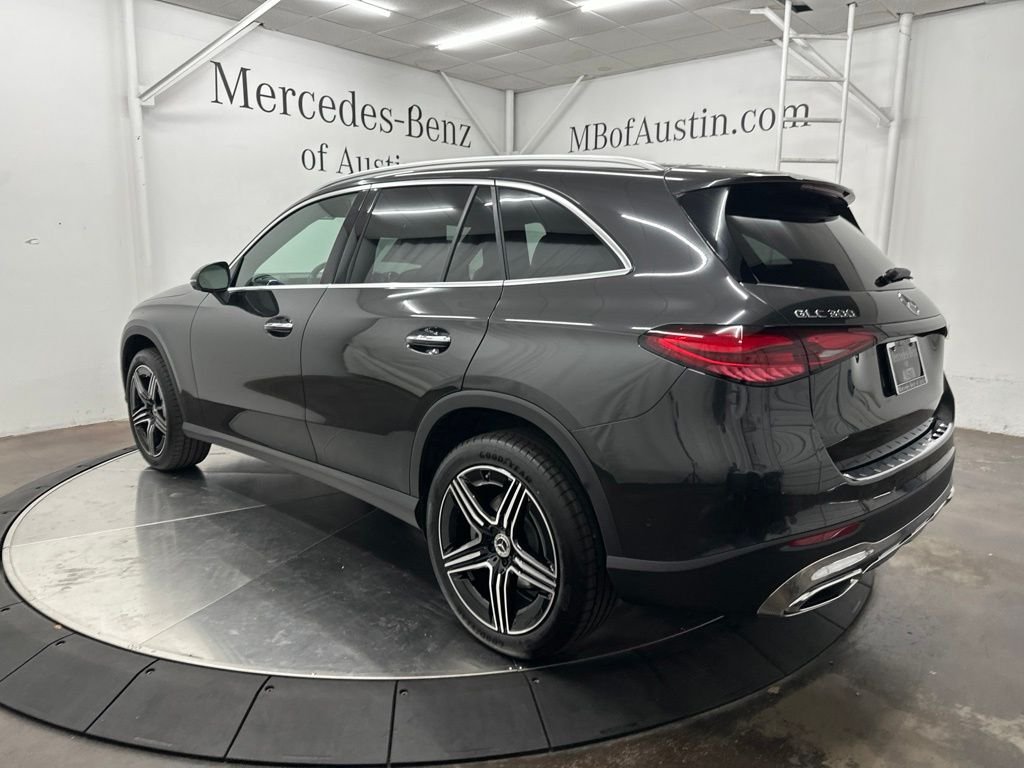 New 2027 Graphite Grey Metallic Mercedes-Benz GLC 300 image 5