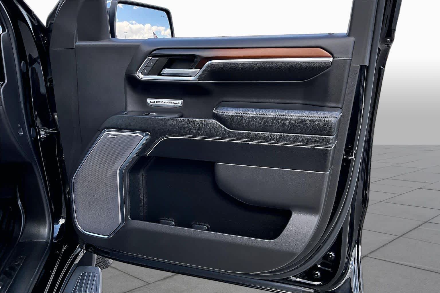 Used 2024 Onyx Black GMC Denali image 23