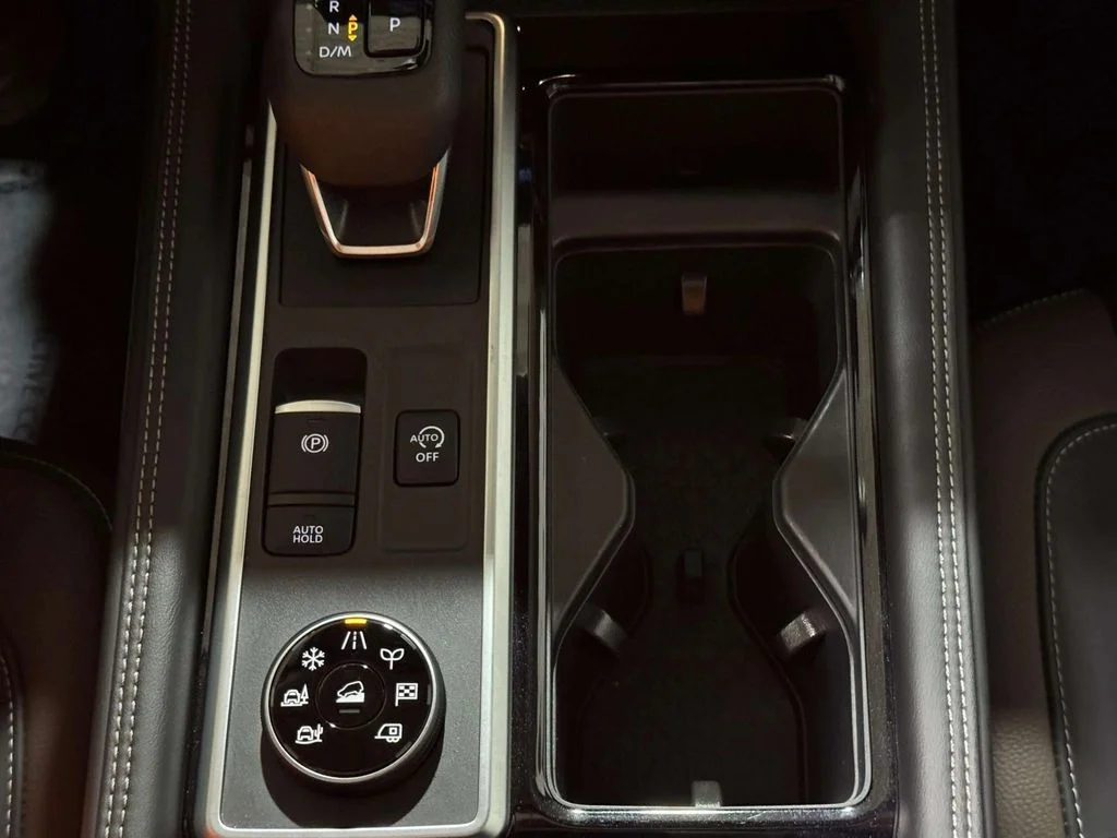 Used 2025 Black Nissan Platinum image 17
