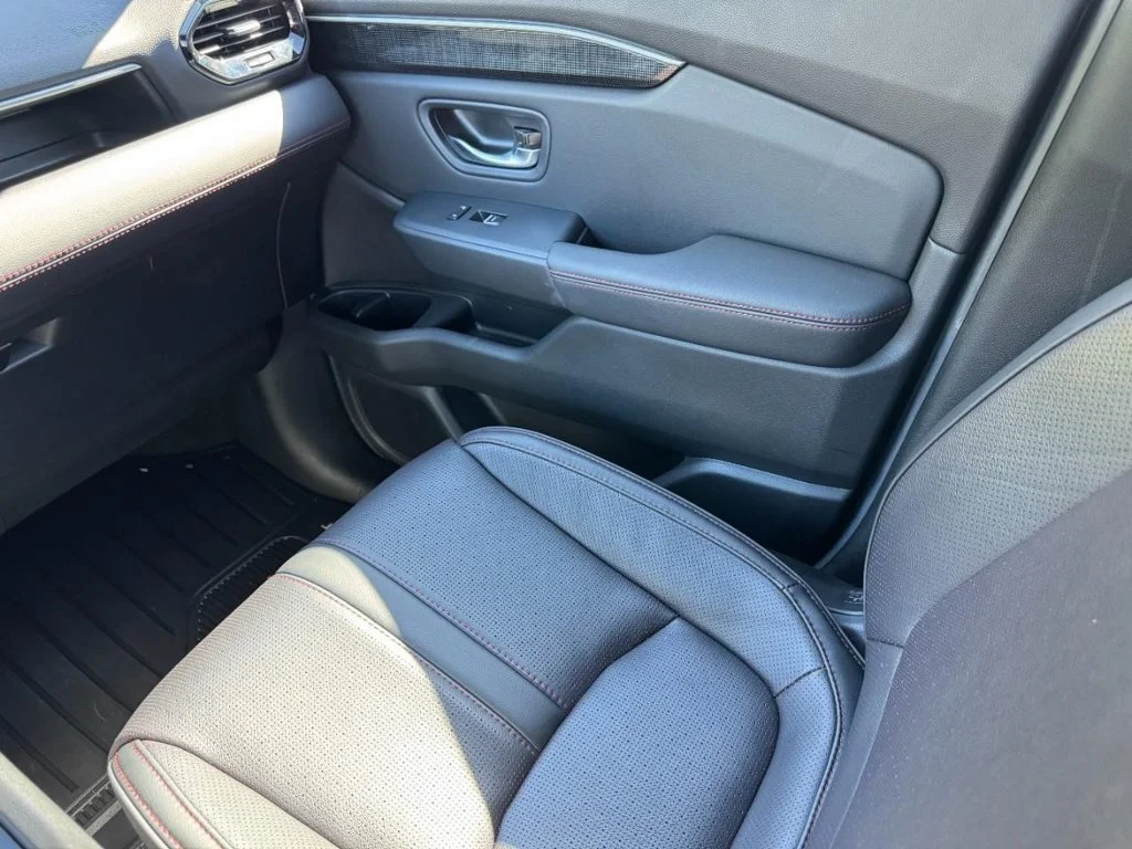 Certified Used 2025 White Honda Black Edition image 19