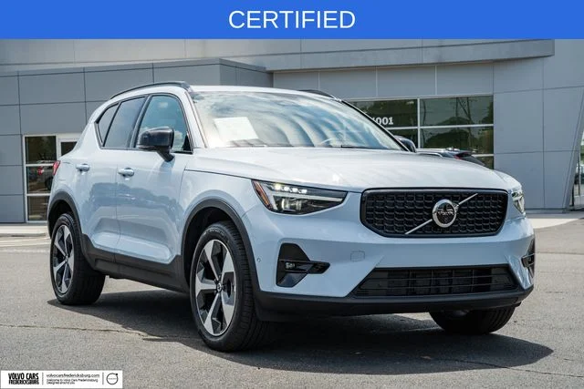 2026 Volvo XC40 B5 Plus Dark AWD's photo