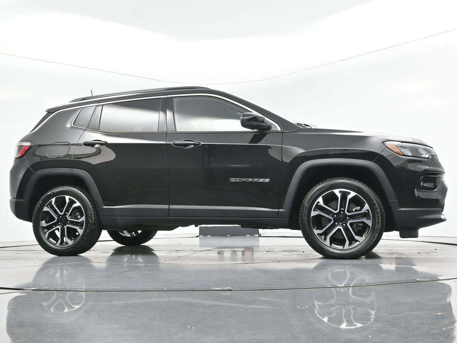 Used 2023 Diamond Black Crystal Pearlcoat Jeep Limited image 46