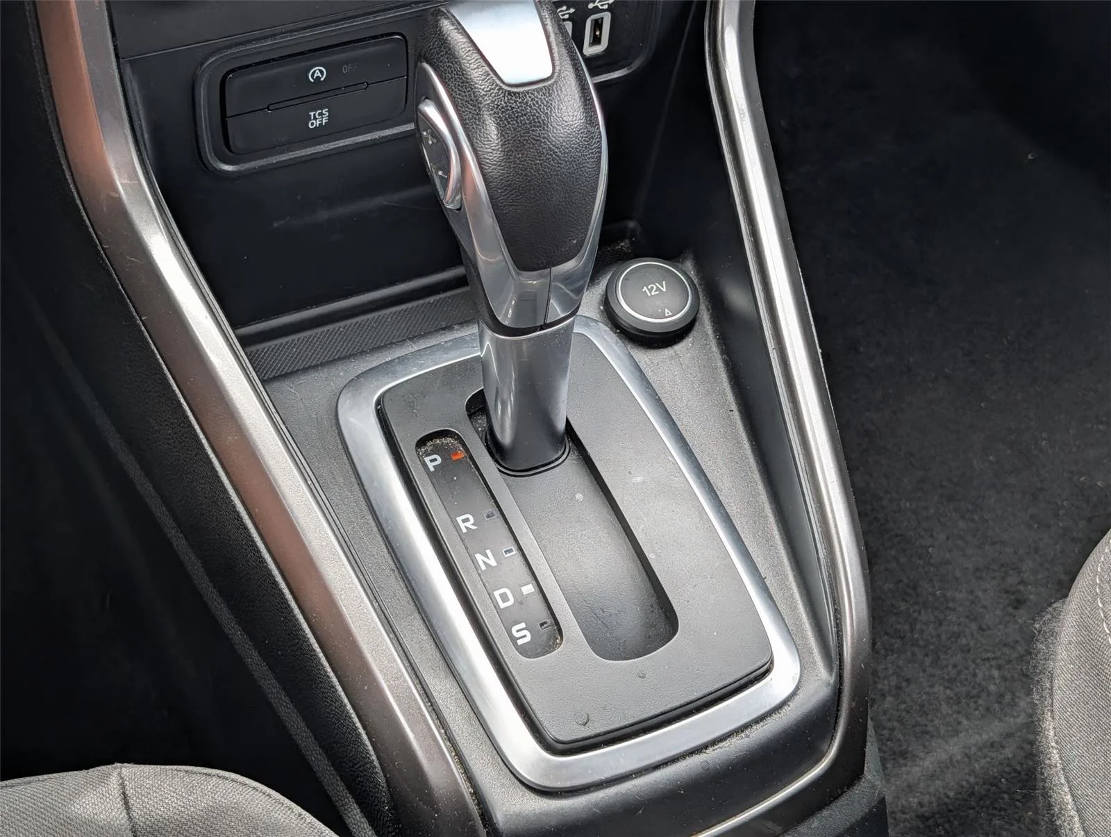 Used 2021 Lightning Blue Ford SE image 19