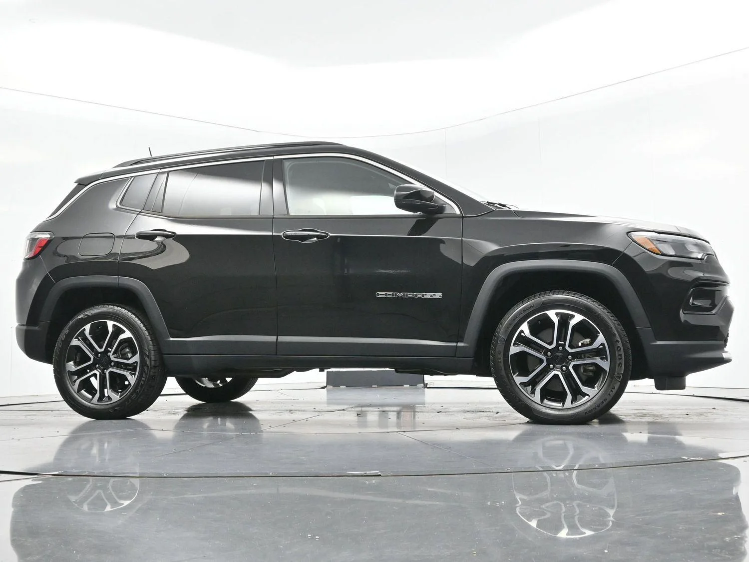 Used 2023 Diamond Black Crystal Pearlcoat Jeep Limited image 46