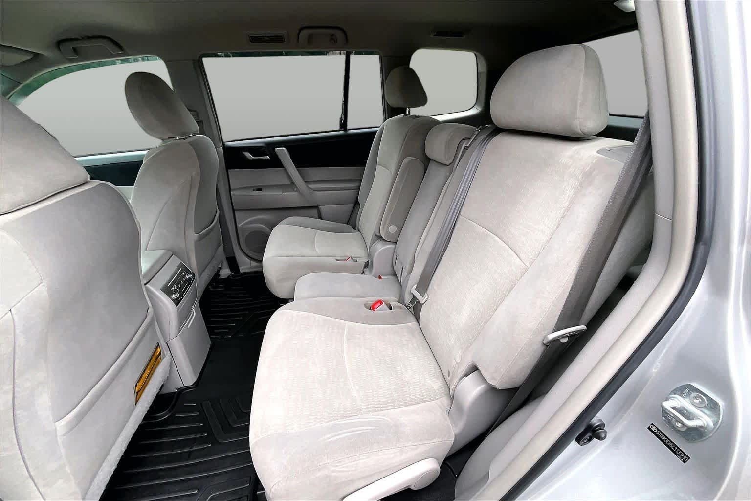 Used 2012 Classic Silver Metallic Toyota  image 19