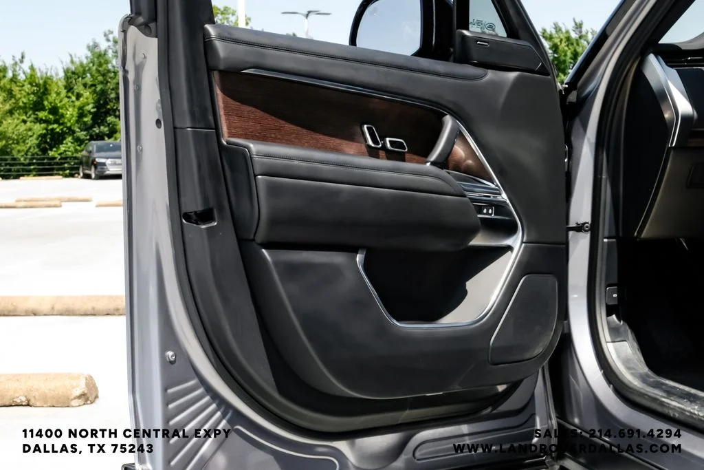 Used 2023 Grey Land Rover SE image 42