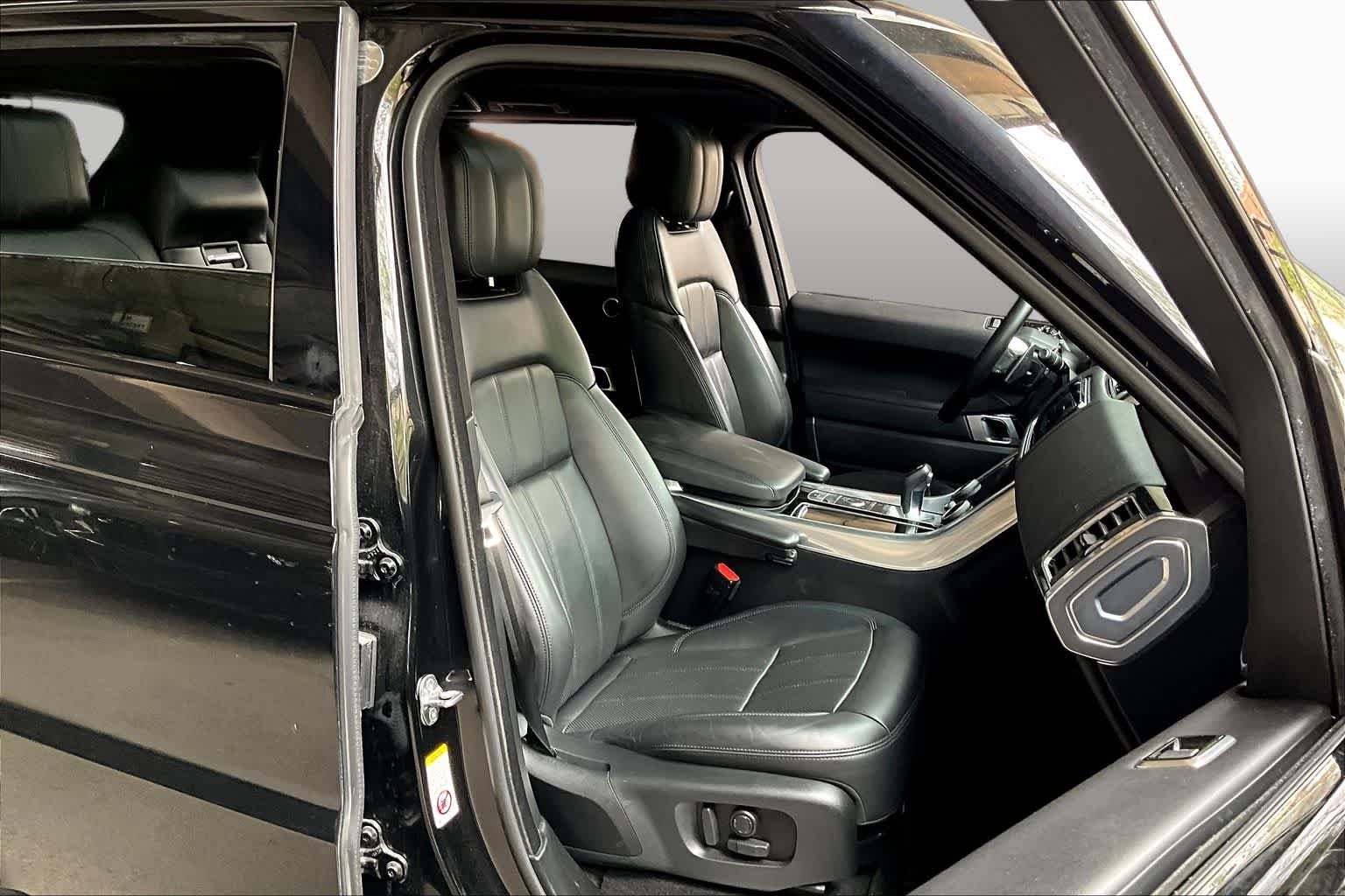 Used 2022 Santorini Black Metallic Land Rover HSE Silver Edition image 8
