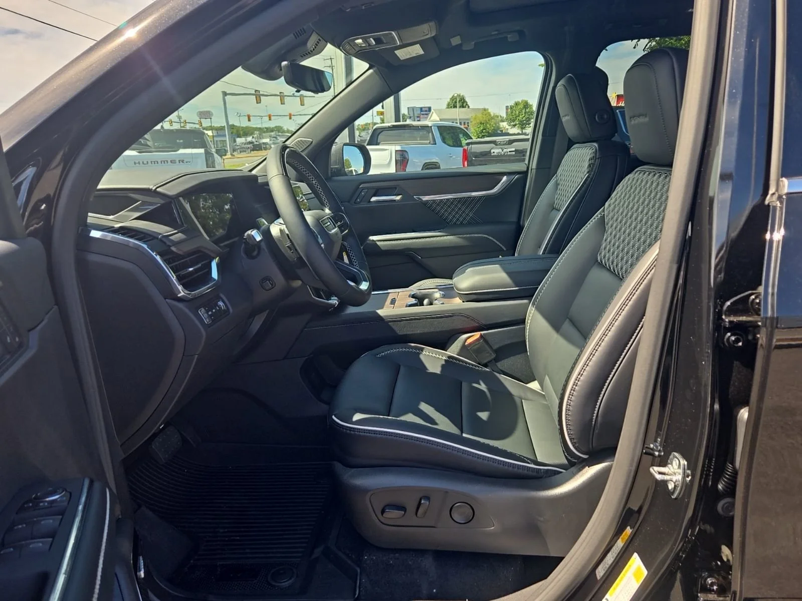 2026 GMC Acadia Denali - Photo 27