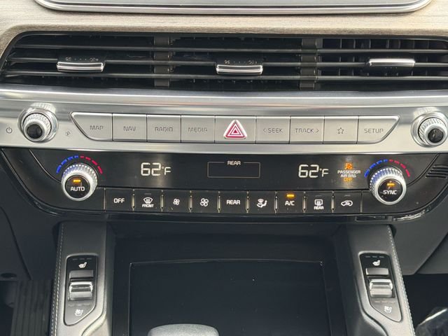 Used 2022 White Kia EX image 19