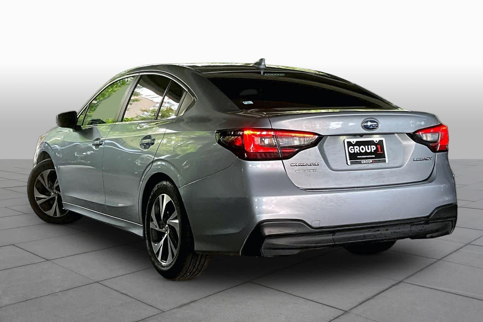 Used 2022 Ice Silver Metallic Subaru Premium image 11