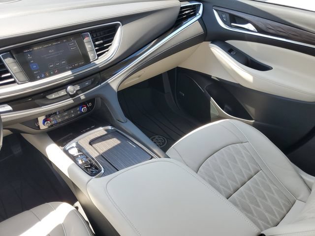 Used 2024 White Frost Tricoat Buick Avenir image 27