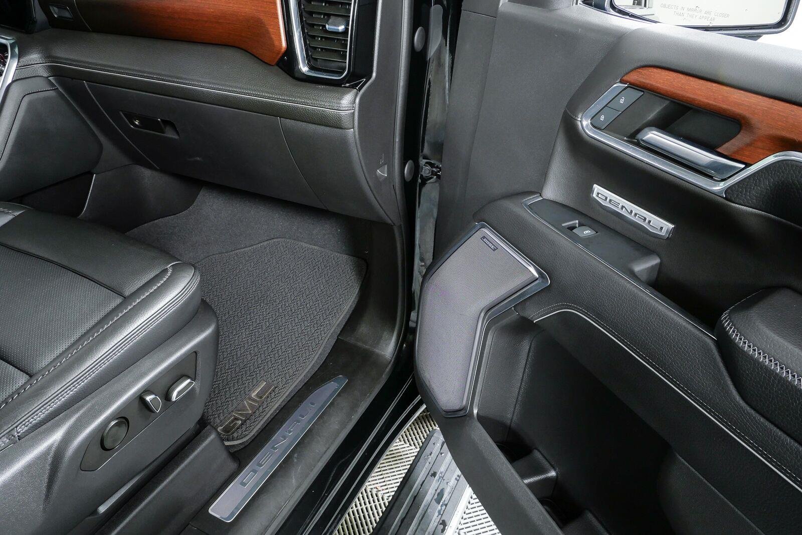 Used 2023 Onyx Black GMC Denali image 25