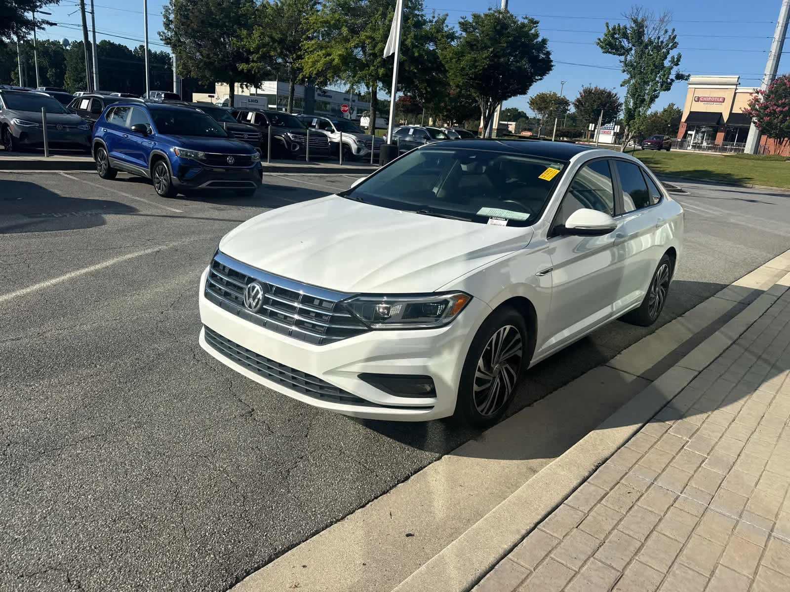 Used 2020 Pure White Volkswagen SEL Premium image 4