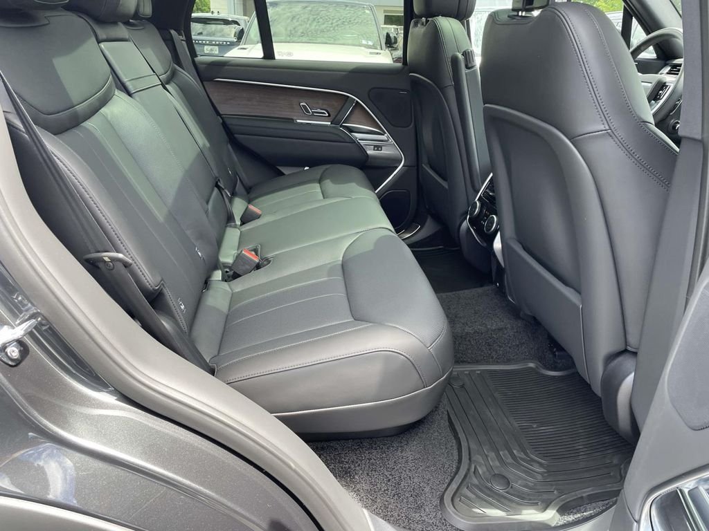 New 2026 Carpathian Grey Land Rover SE image 20