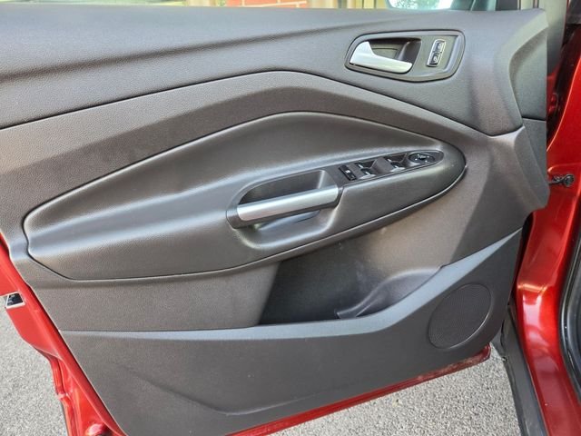 Used 2016 Orange Ford SE image 12