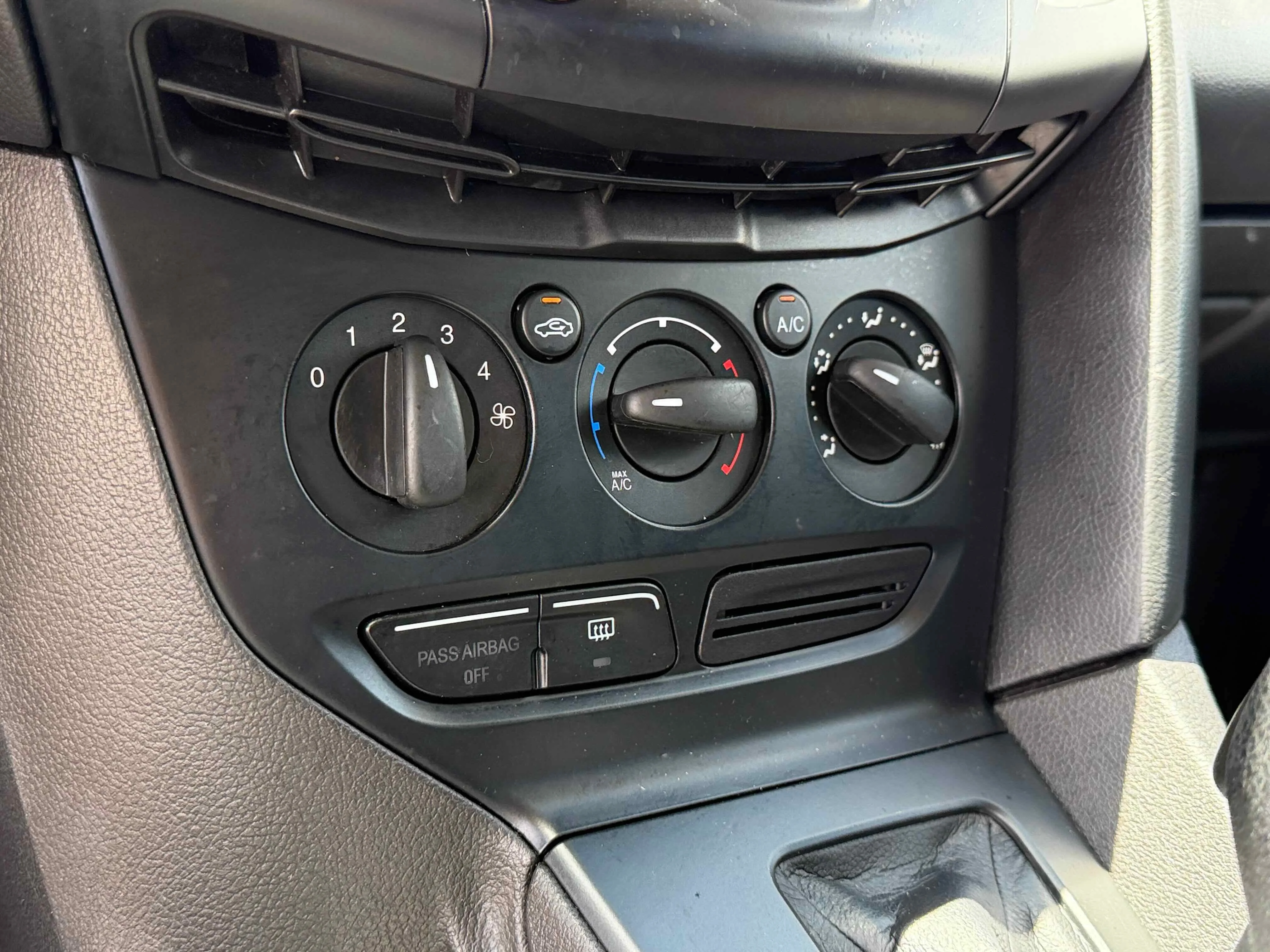 Used 2013 Ingot Silver Ford S image 19